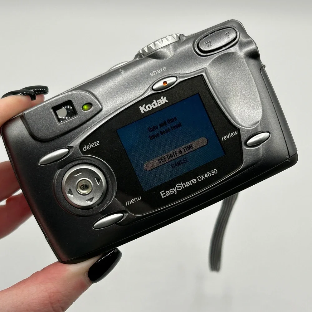 Kodak EasyShare DX4530 5.0MP Digital Camera 3x Optical Zoom Silver with Case